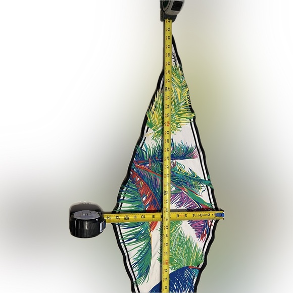 🔹🔸♦️Echo Fern Print Silk Diamond Scarf | Est. 42.5”L x 14”W - Picture 16 of 17